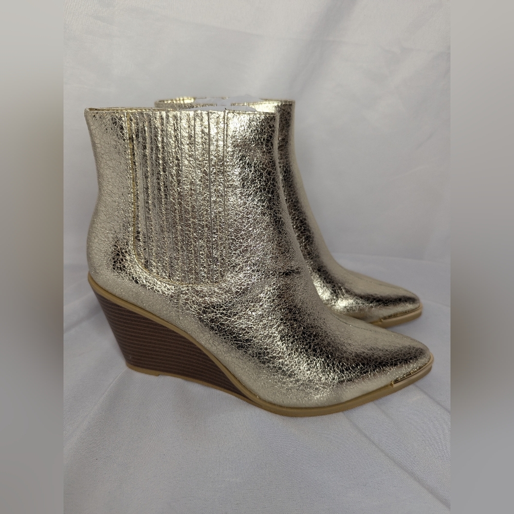 BCBGeneration Jacksin Wedge Ankle Chelsea Boots Size 8 - NEW
